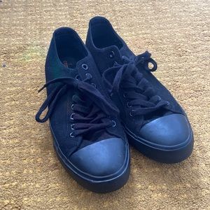Non slip safeTstep sneaker